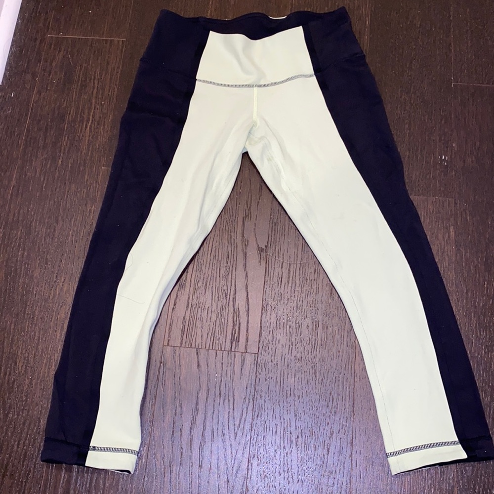 Lululemon Capri size 4 reversible